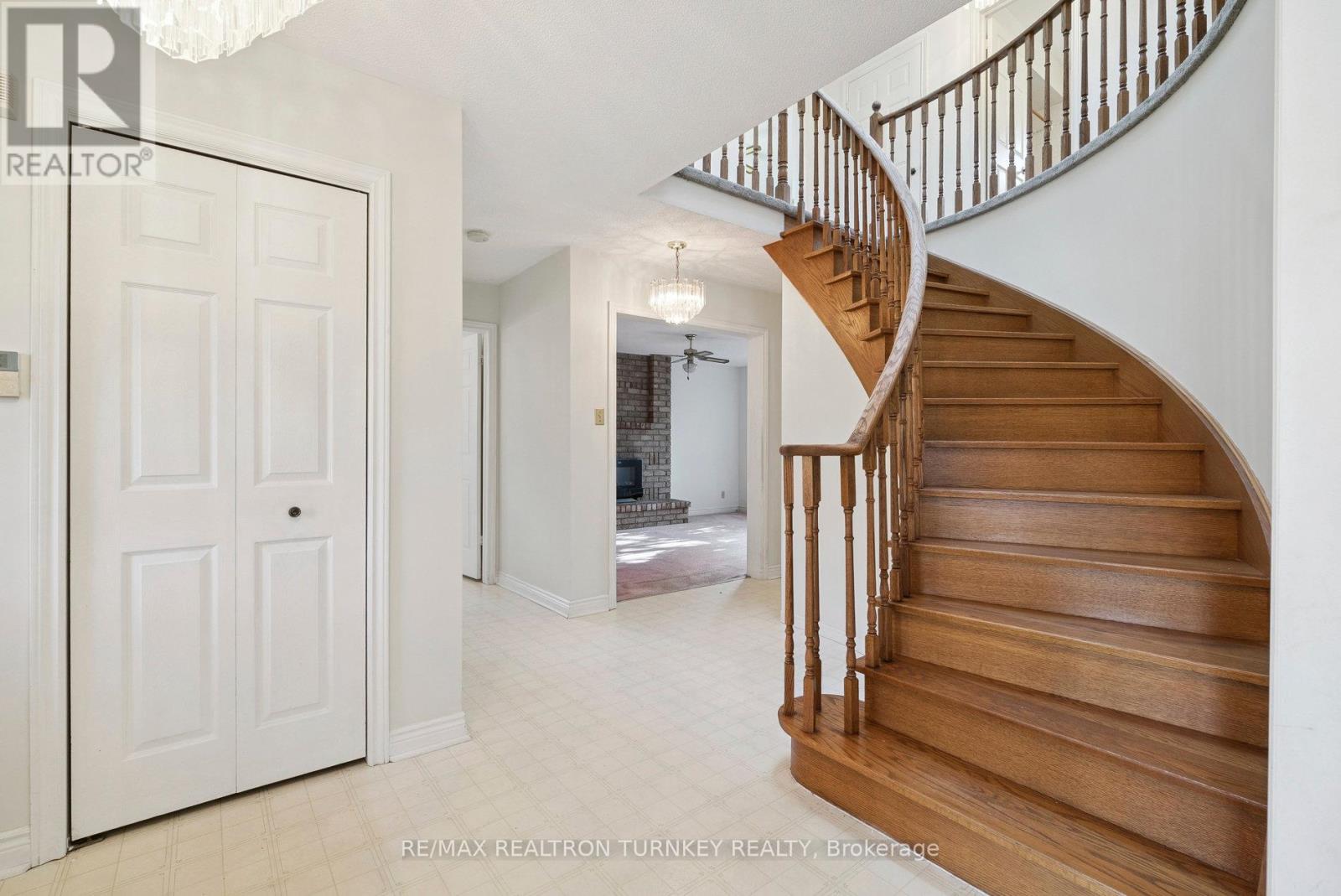 154 Meadowbank Road, Newmarket, Ontario  L3Y 4Y2 - Photo 14 - N12454881