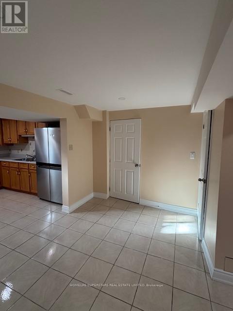 37 Cabinet Crescent, Vaughan, Ontario  L4L 6H9 - Photo 9 - N12455343