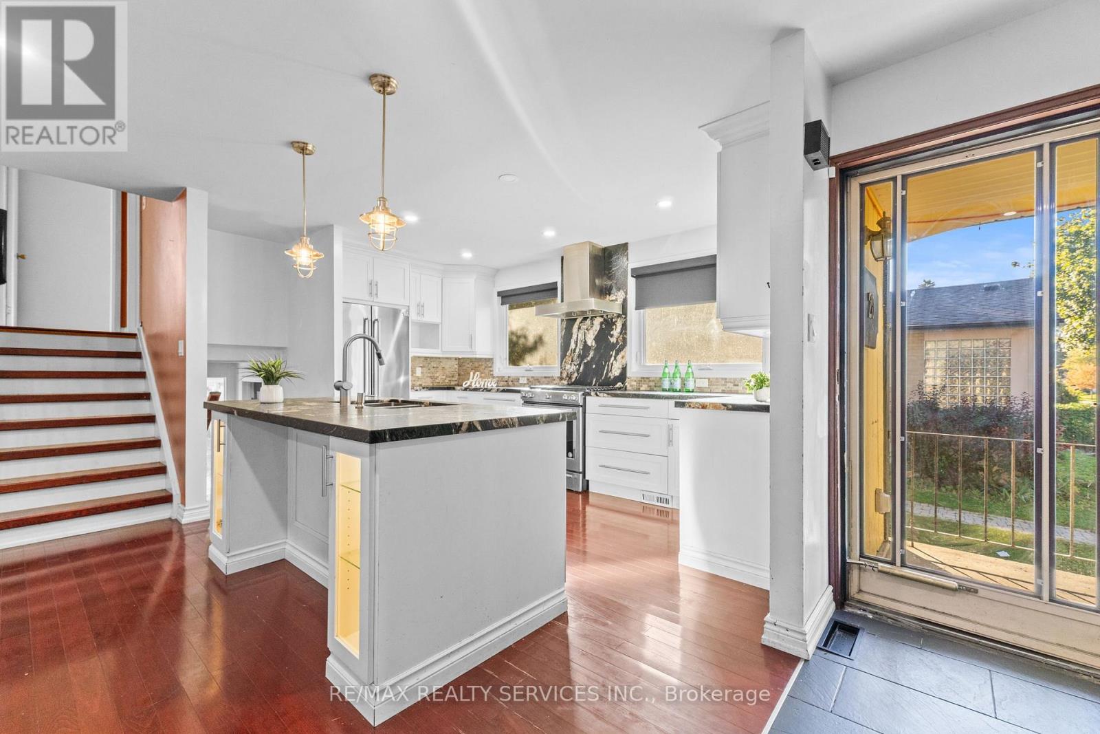 20 Madoc Drive, Brampton, Ontario  L6V 1Z9 - Photo 8 - W12443540