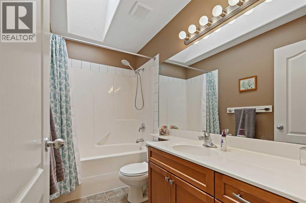 209 Discovery Ridge Way Sw, Calgary, Alberta  T3H 5G2 - Photo 31 - A2262553