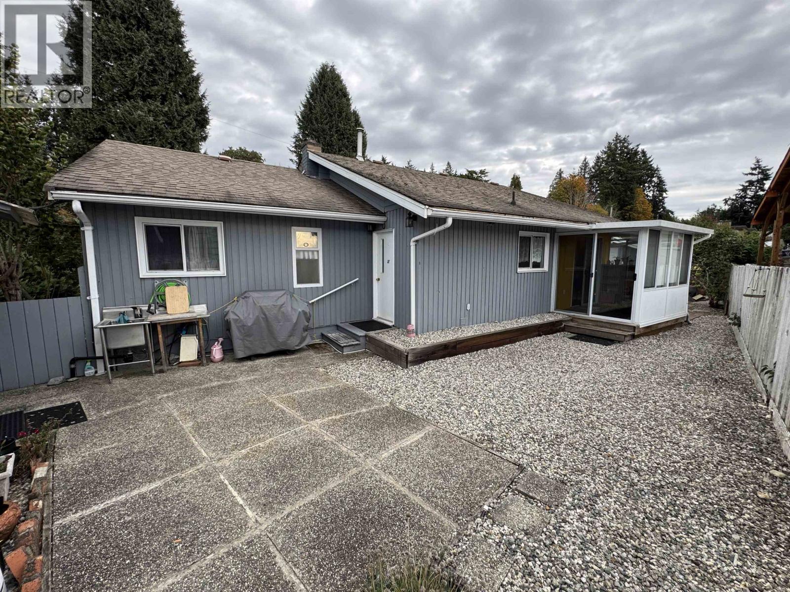 4657 Whitaker Road, Sechelt, British Columbia  V7Z 0E4 - Photo 4 - R3057193