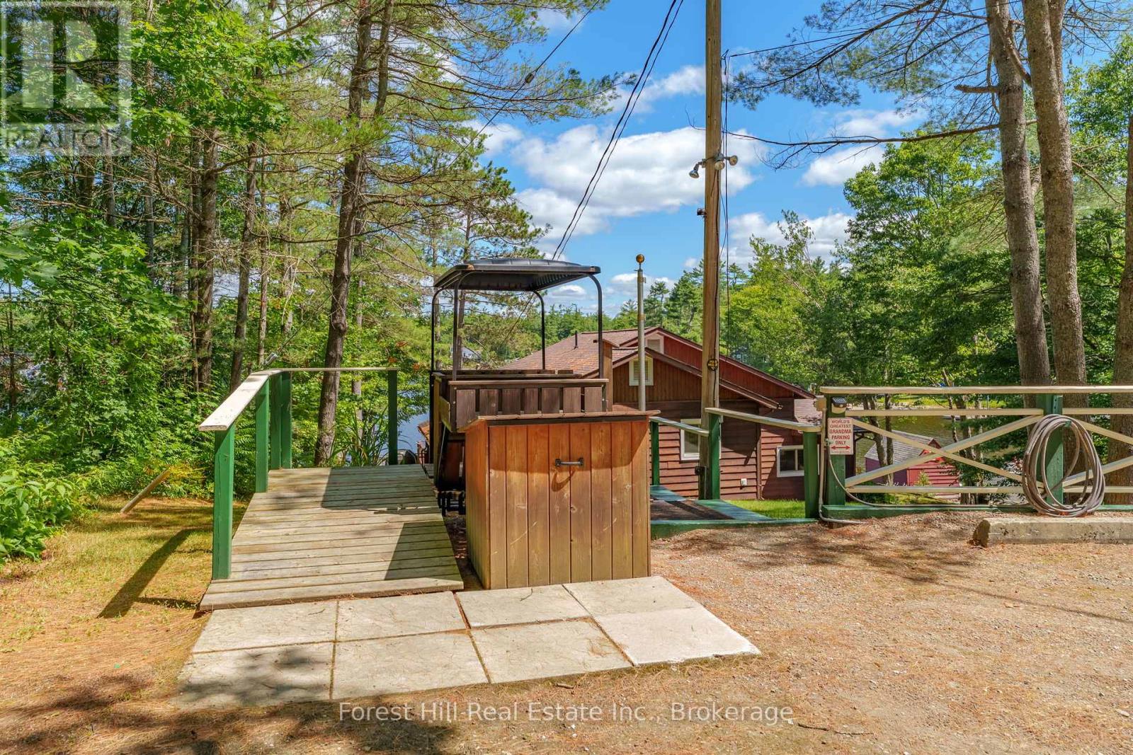 1062 Pine Lake Road, Gravenhurst, Ontario  P1P 1R2 - Photo 15 - X12457015