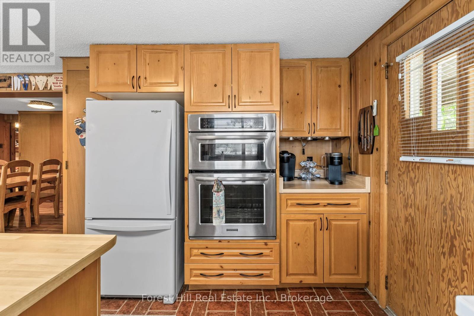 1062 Pine Lake Road, Gravenhurst, Ontario  P1P 1R2 - Photo 21 - X12457015