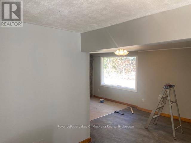 590 Pinedale Road, Gravenhurst, Ontario  P1P 1M1 - Photo 2 - X12457048