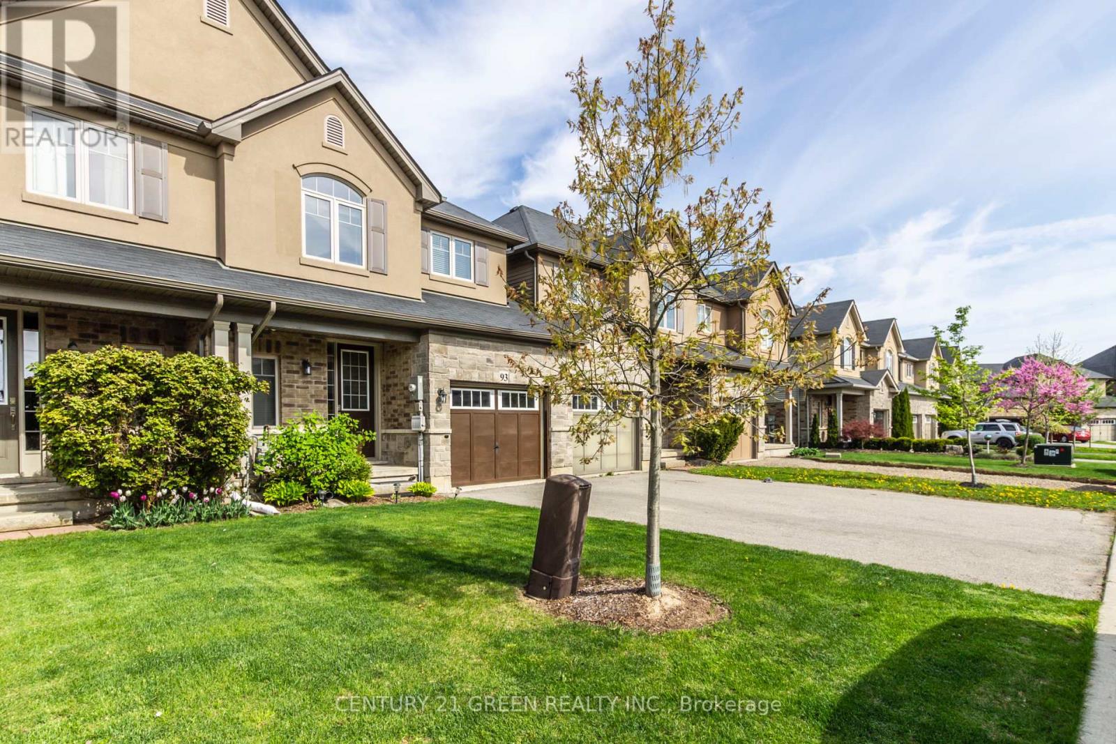 93 Sexton Crescent, Hamilton, Ontario  L9G 0E2 - Photo 3 - X12456922