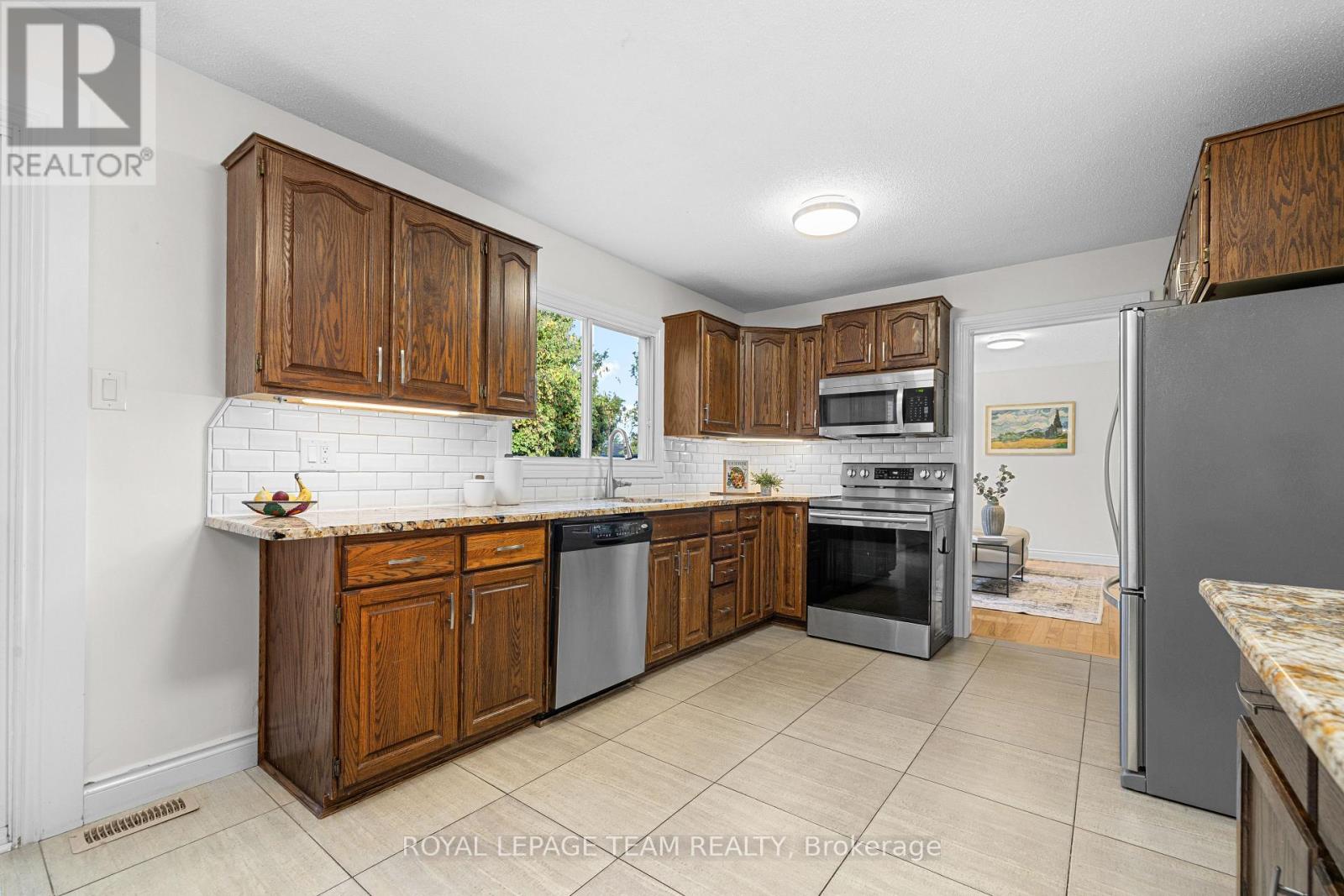 4397 Whittaker Crescent, Ottawa, Ontario  K1B 4P1 - Photo 11 - X12456960