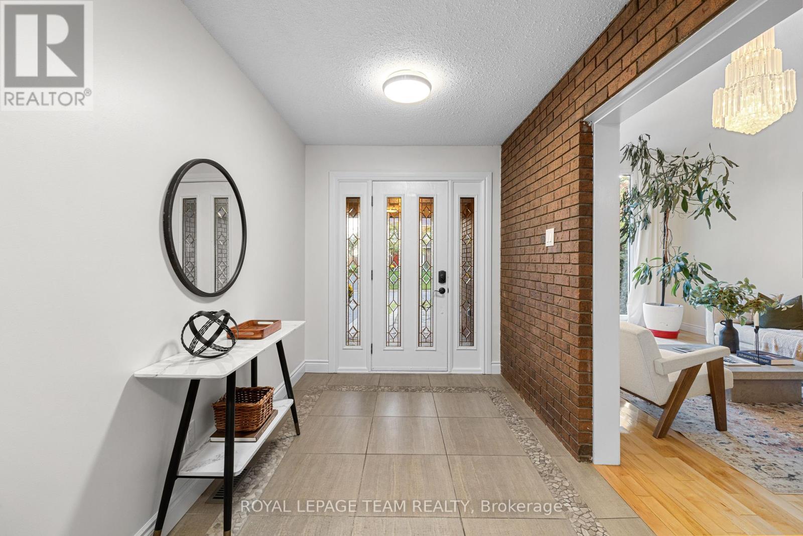 4397 Whittaker Crescent, Ottawa, Ontario  K1B 4P1 - Photo 2 - X12456960