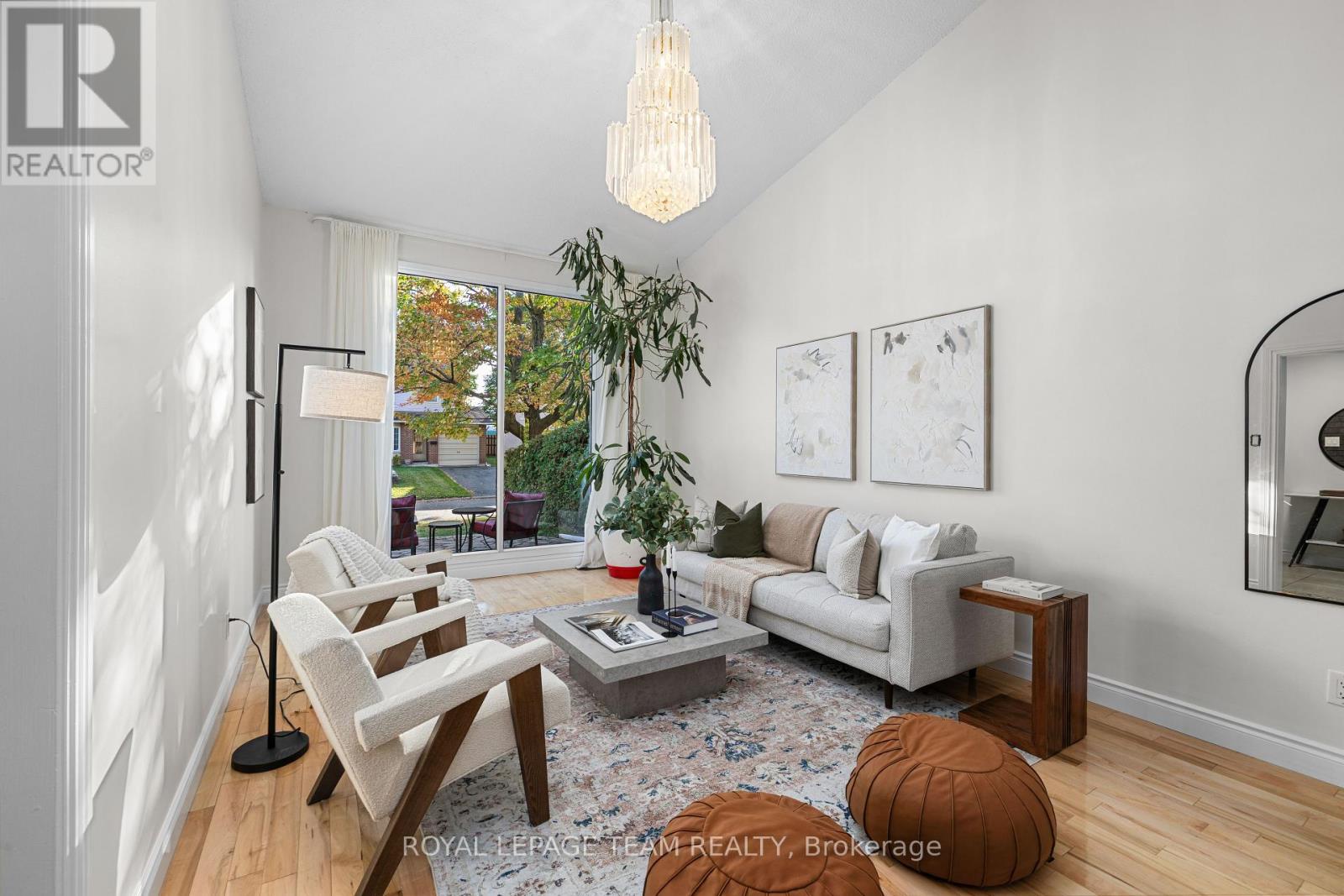 4397 Whittaker Crescent, Ottawa, Ontario  K1B 4P1 - Photo 3 - X12456960