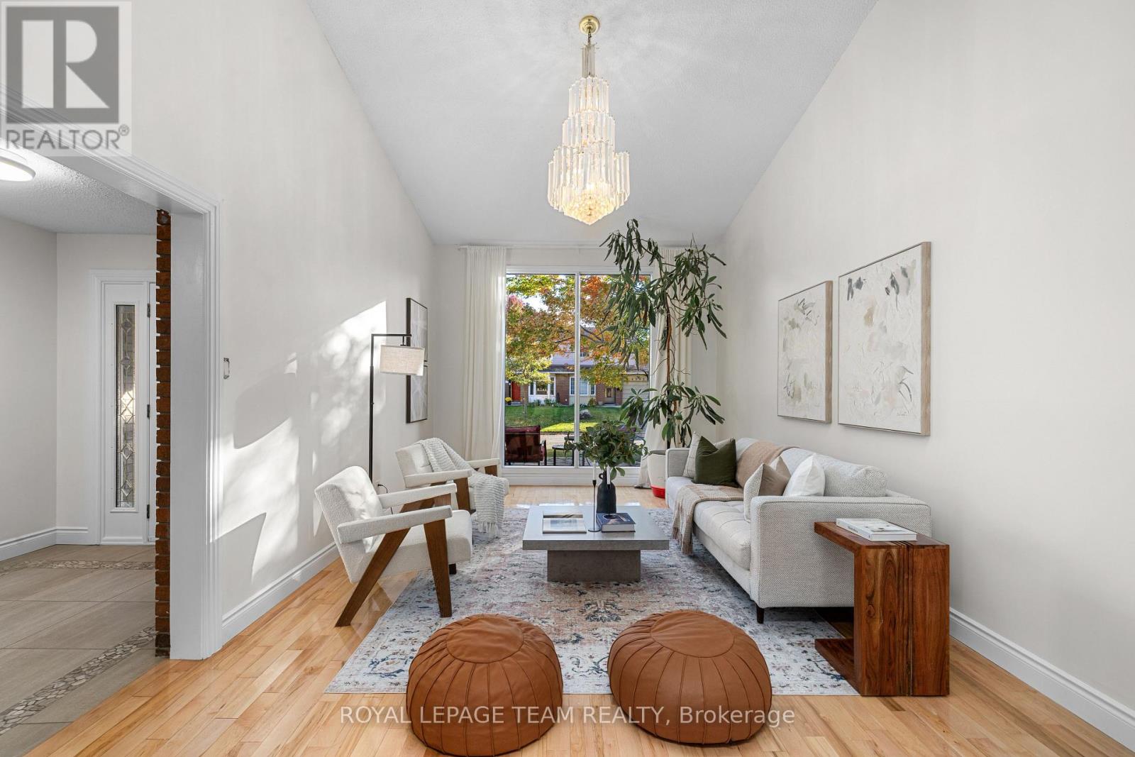 4397 Whittaker Crescent, Ottawa, Ontario  K1B 4P1 - Photo 4 - X12456960