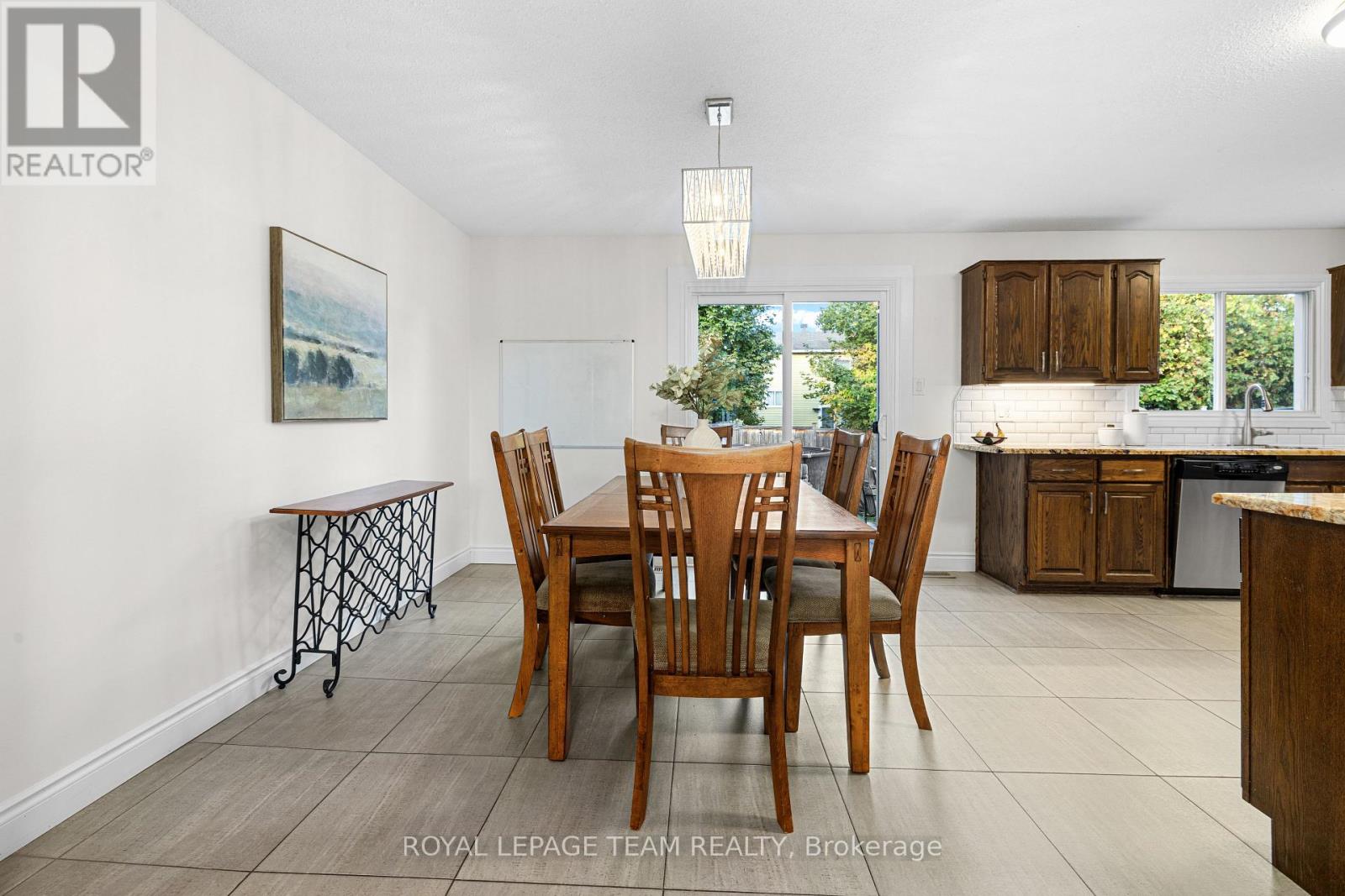 4397 Whittaker Crescent, Ottawa, Ontario  K1B 4P1 - Photo 8 - X12456960