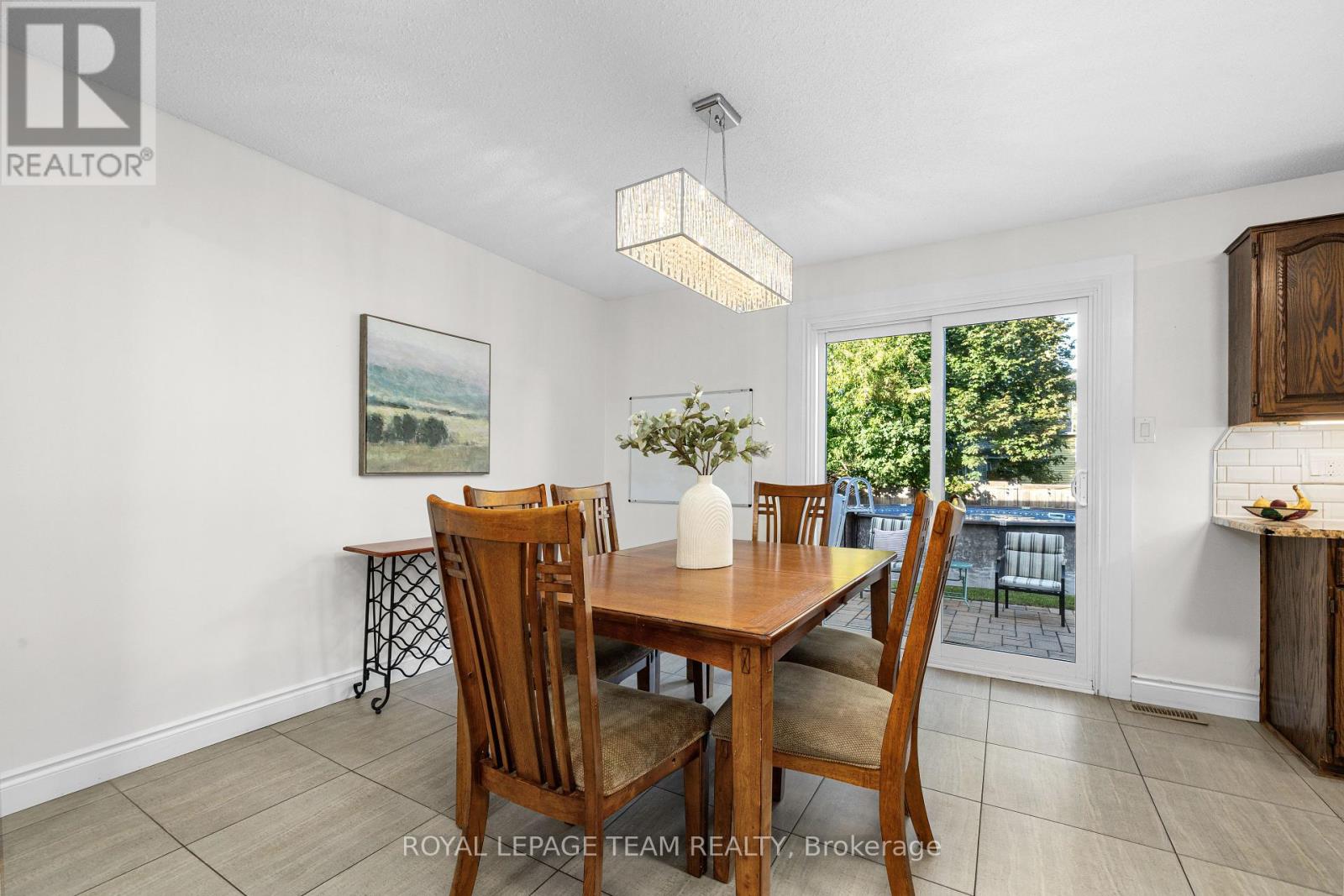 4397 Whittaker Crescent, Ottawa, Ontario  K1B 4P1 - Photo 9 - X12456960