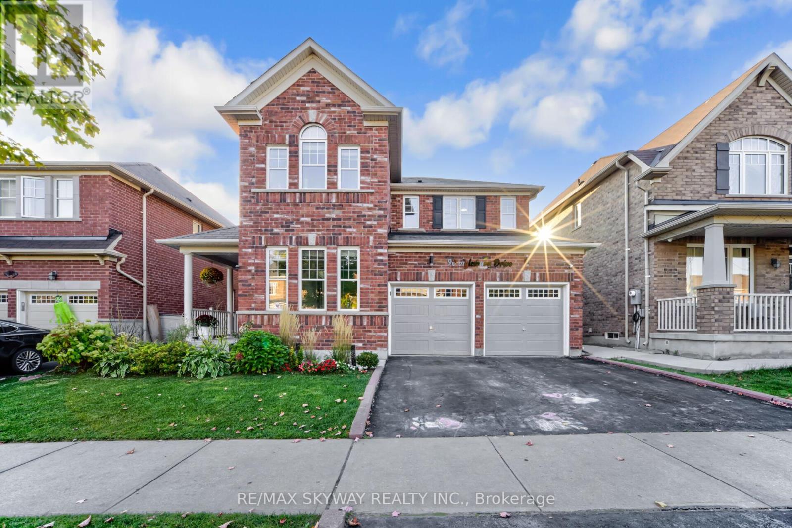 90 AYLESBURY DRIVE, Brampton, Ontario