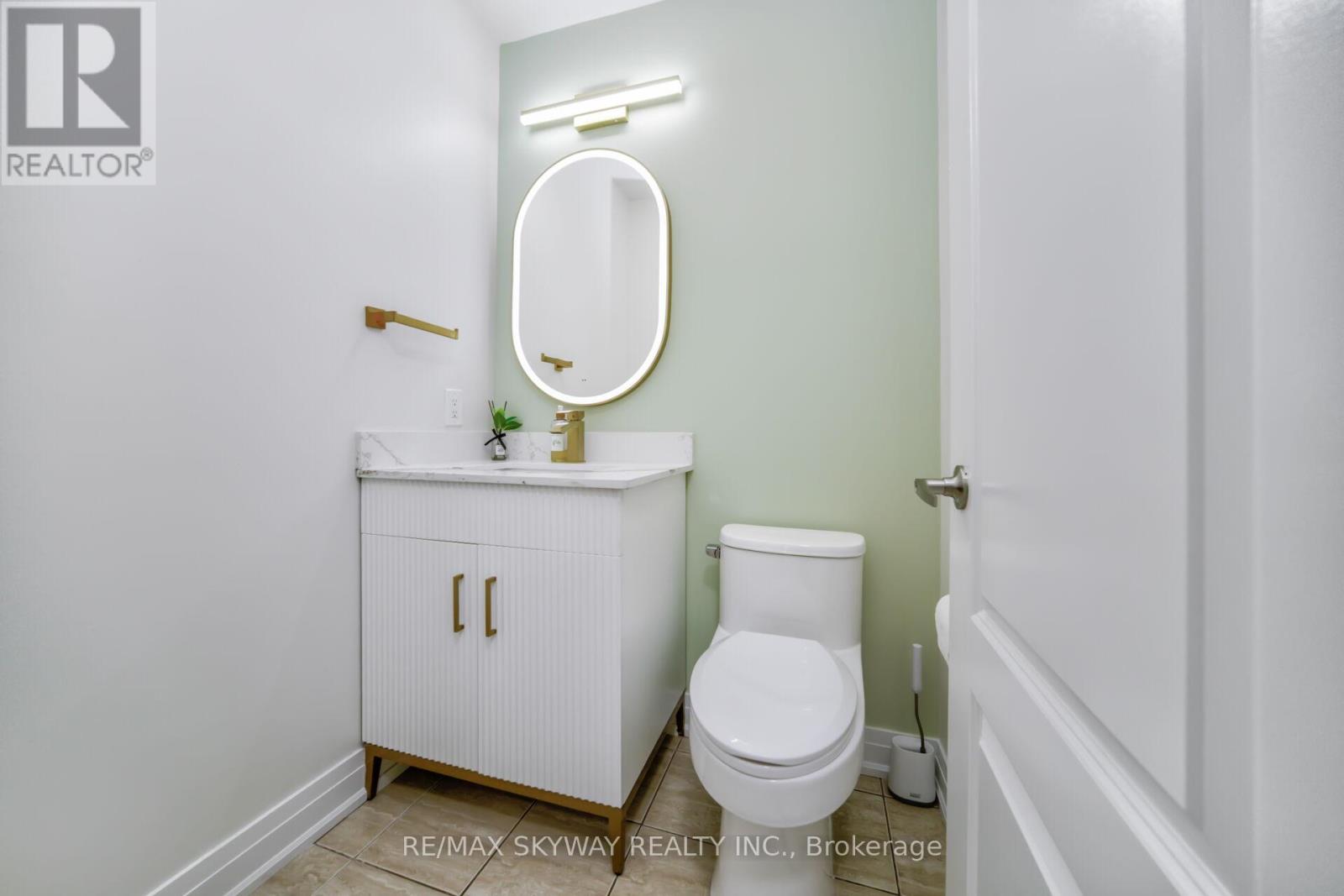 90 Aylesbury Drive, Brampton, Ontario  L7A 0W3 - Photo 9 - W12456365