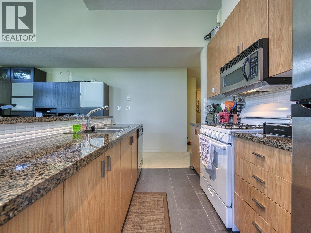 410 6888 Southpoint Drive, Burnaby, British Columbia  V3N 5E3 - Photo 11 - R3057403