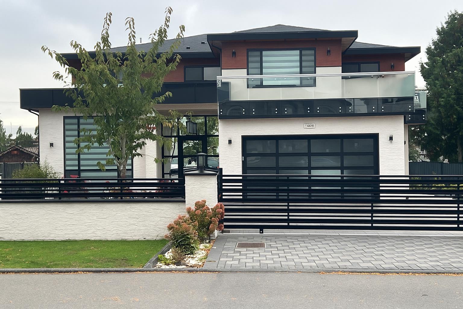 13561 79a Avenue, Surrey, British Columbia  V3W 2Z3 - Photo 1 - R3049488