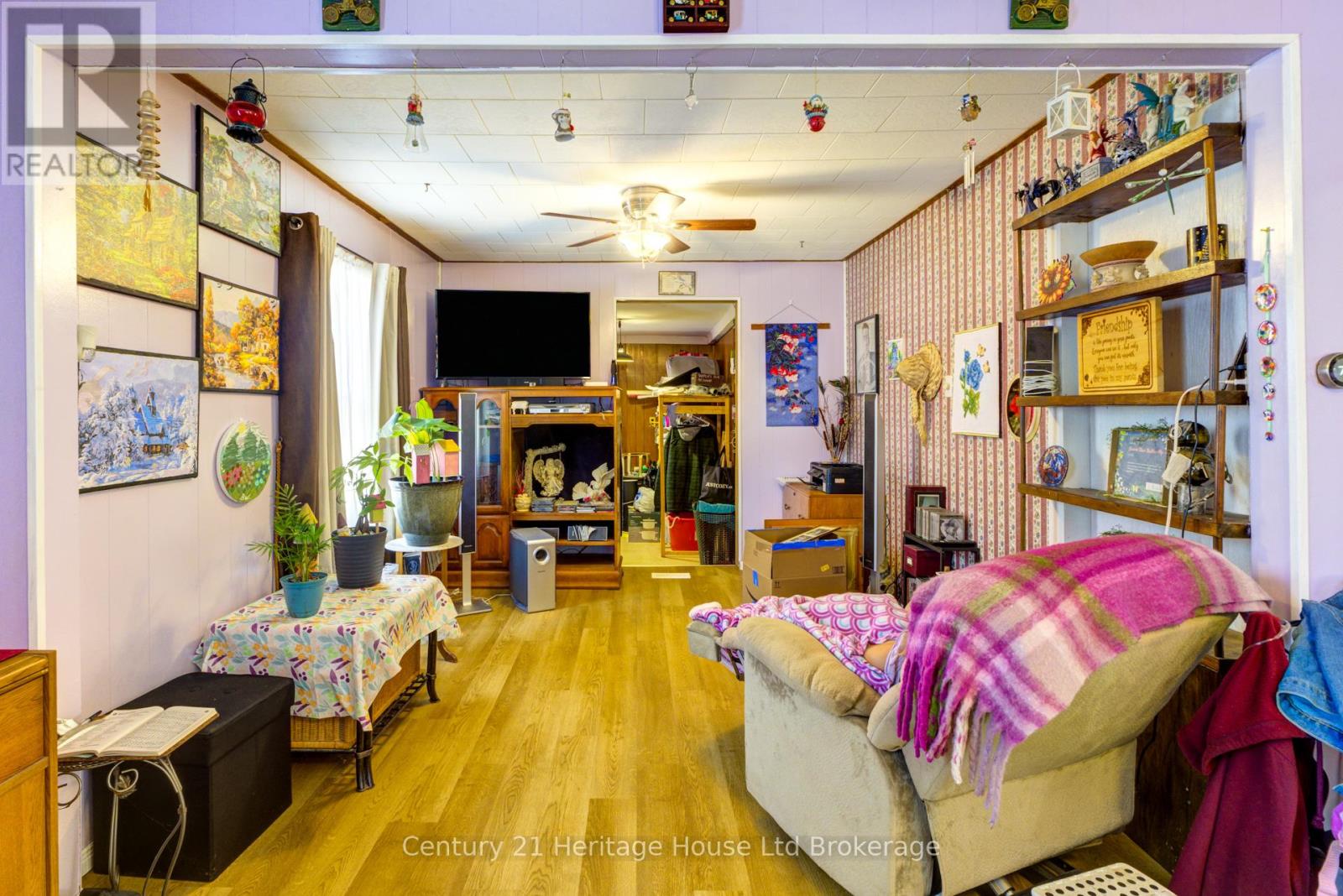 38 Sanderson Street, Brantford, Ontario  N3S 2V2 - Photo 17 - X12449362