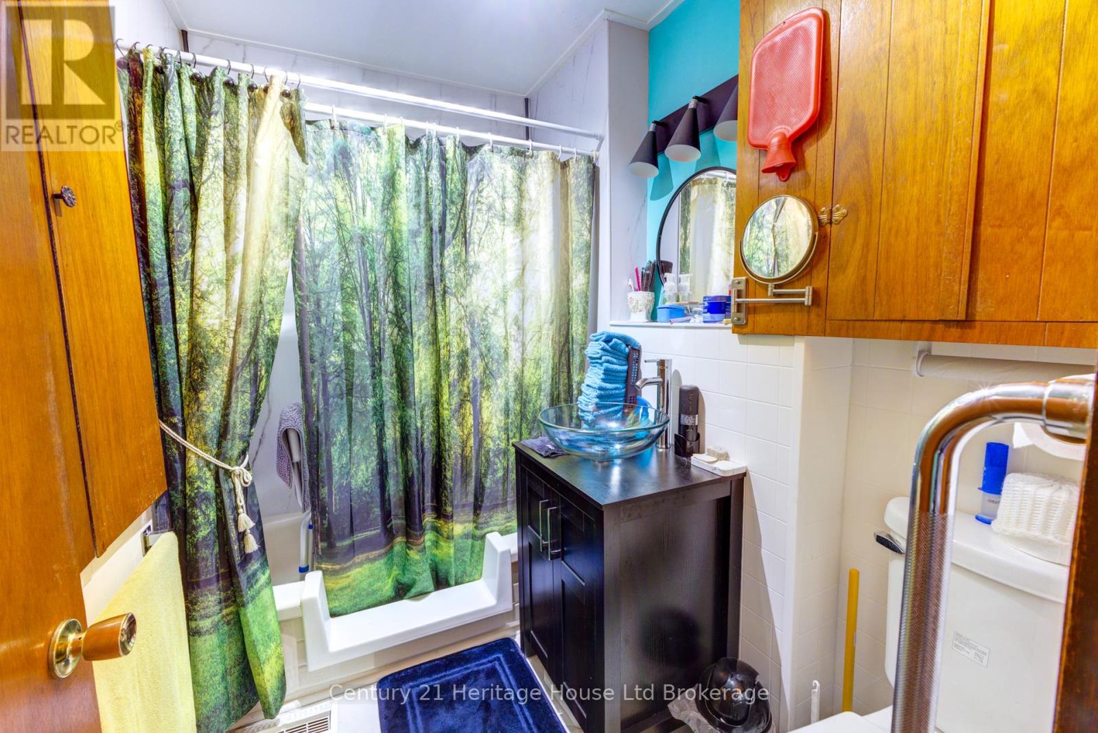 38 Sanderson Street, Brantford, Ontario  N3S 2V2 - Photo 23 - X12449362
