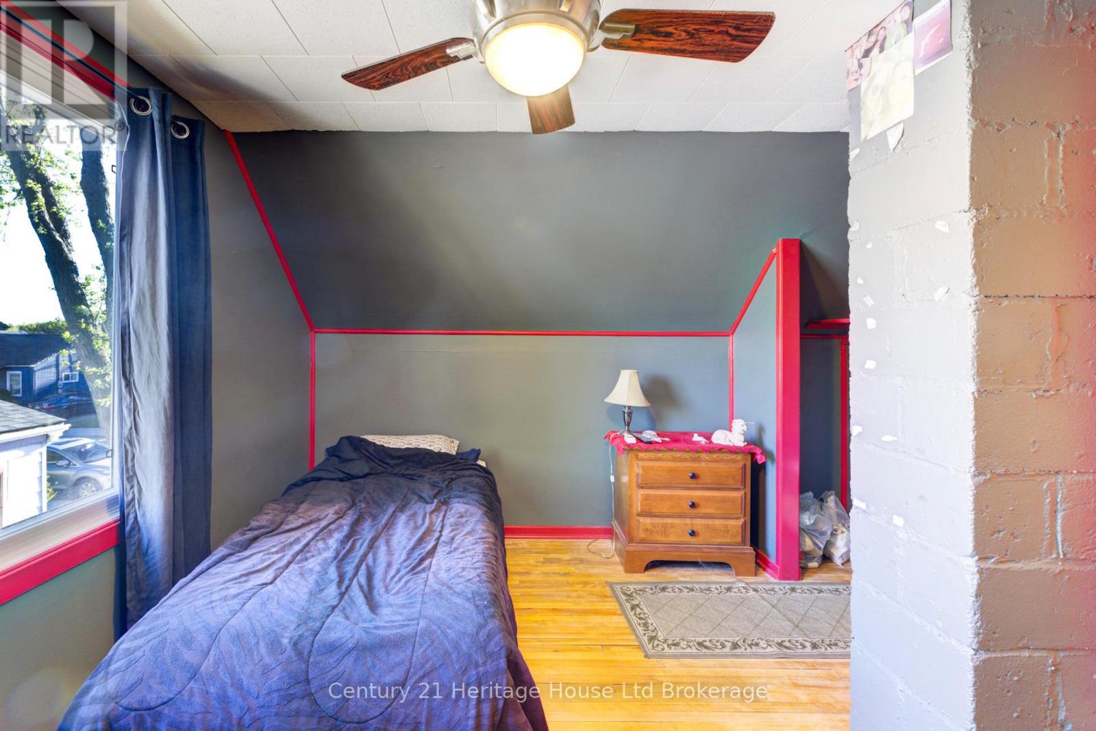 38 Sanderson Street, Brantford, Ontario  N3S 2V2 - Photo 35 - X12449362