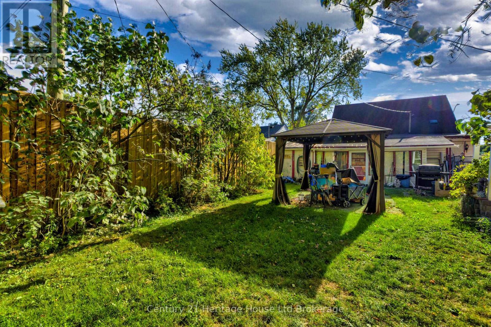 38 Sanderson Street, Brantford, Ontario  N3S 2V2 - Photo 42 - X12449362