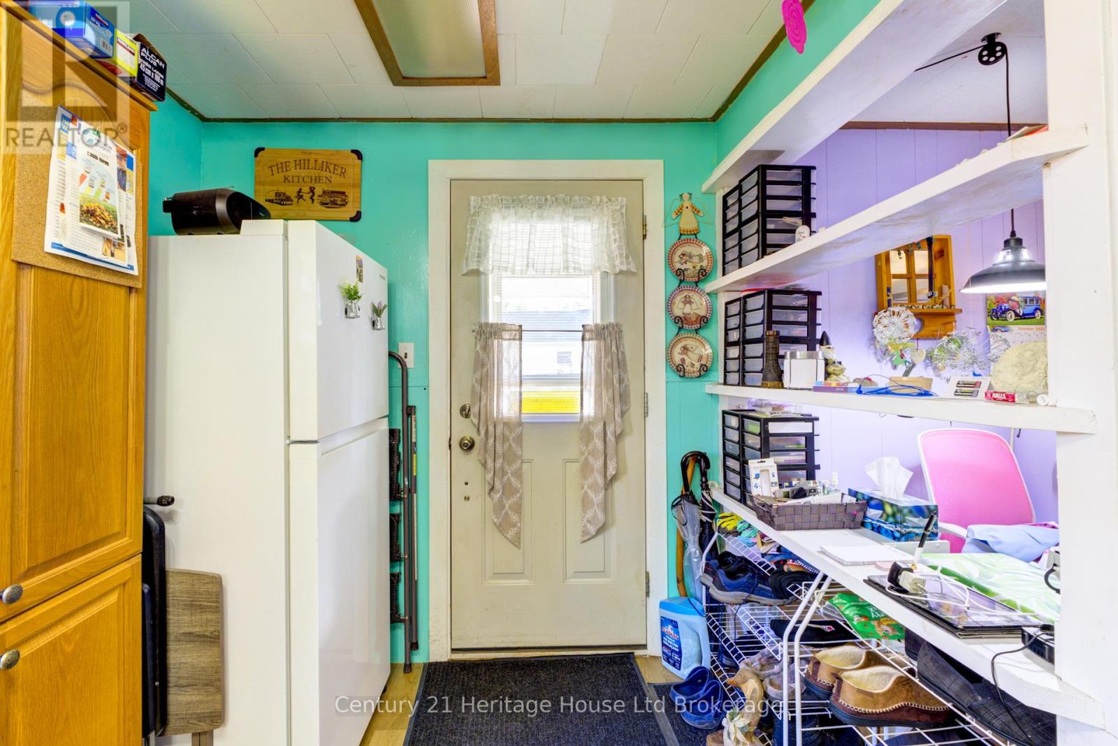 38 Sanderson Street, Brantford, Ontario  N3S 2V2 - Photo 6 - X12449362