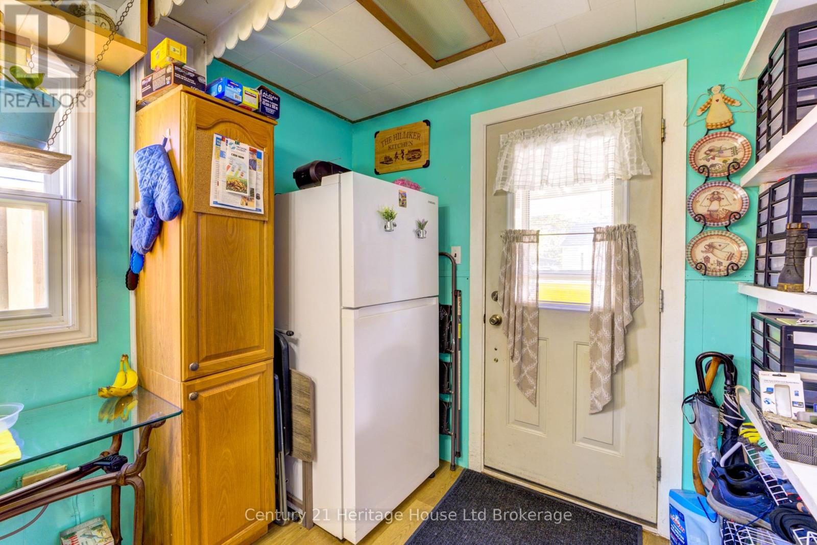 38 Sanderson Street, Brantford, Ontario  N3S 2V2 - Photo 5 - X12449362