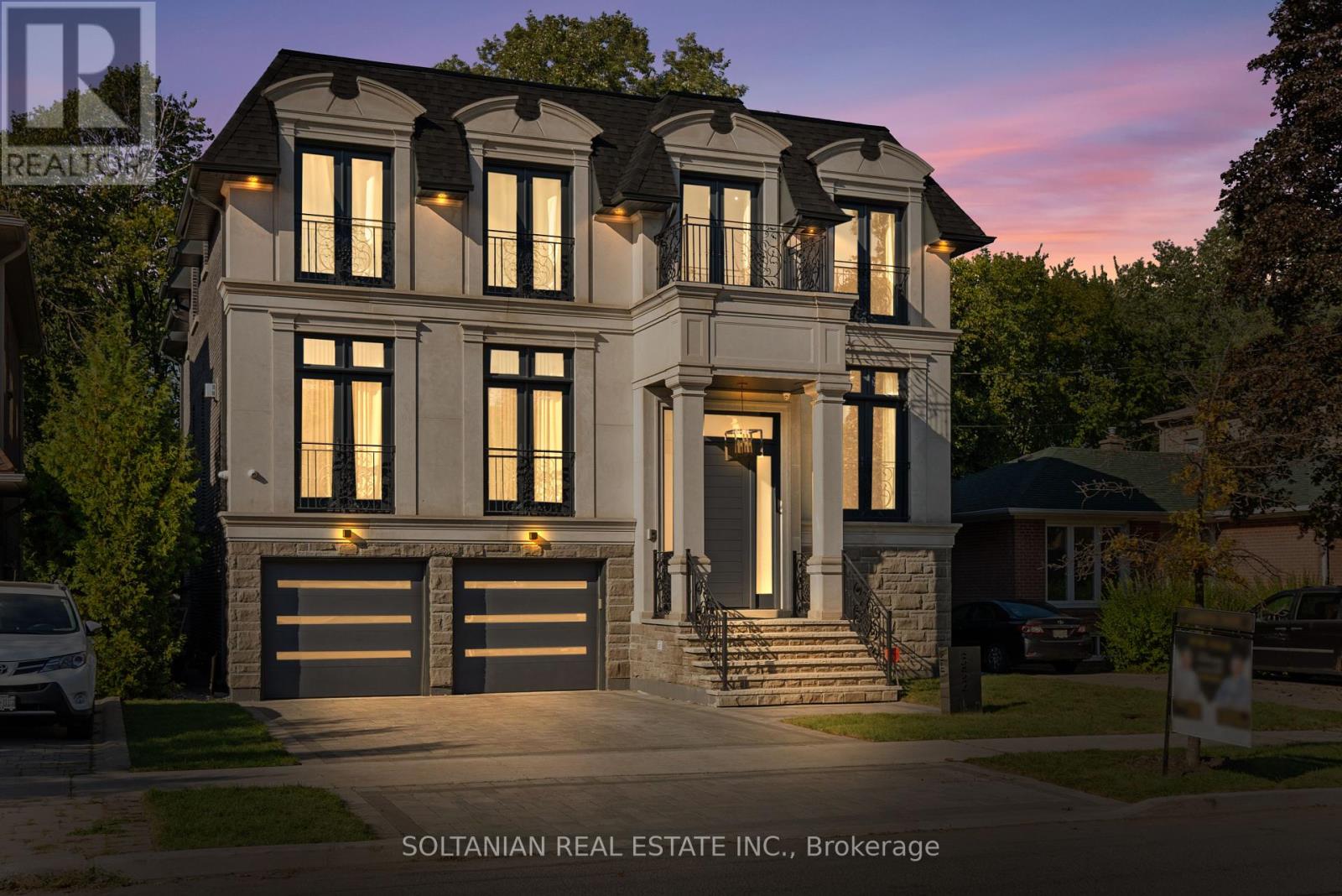 352 PATRICIA AVENUE, Toronto, Ontario
