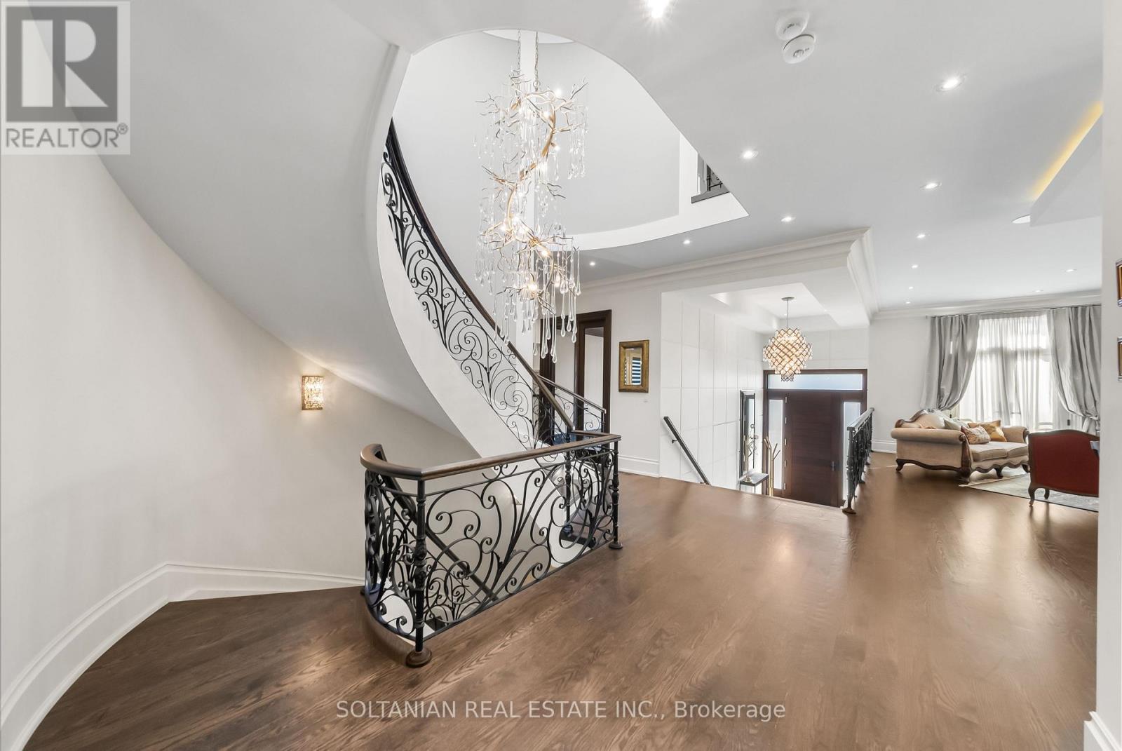 352 Patricia Avenue, Toronto, Ontario  M2R 2M7 - Photo 4 - C12456966