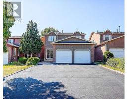 15 SAINTSBURY SQUARE, Toronto, Ontario