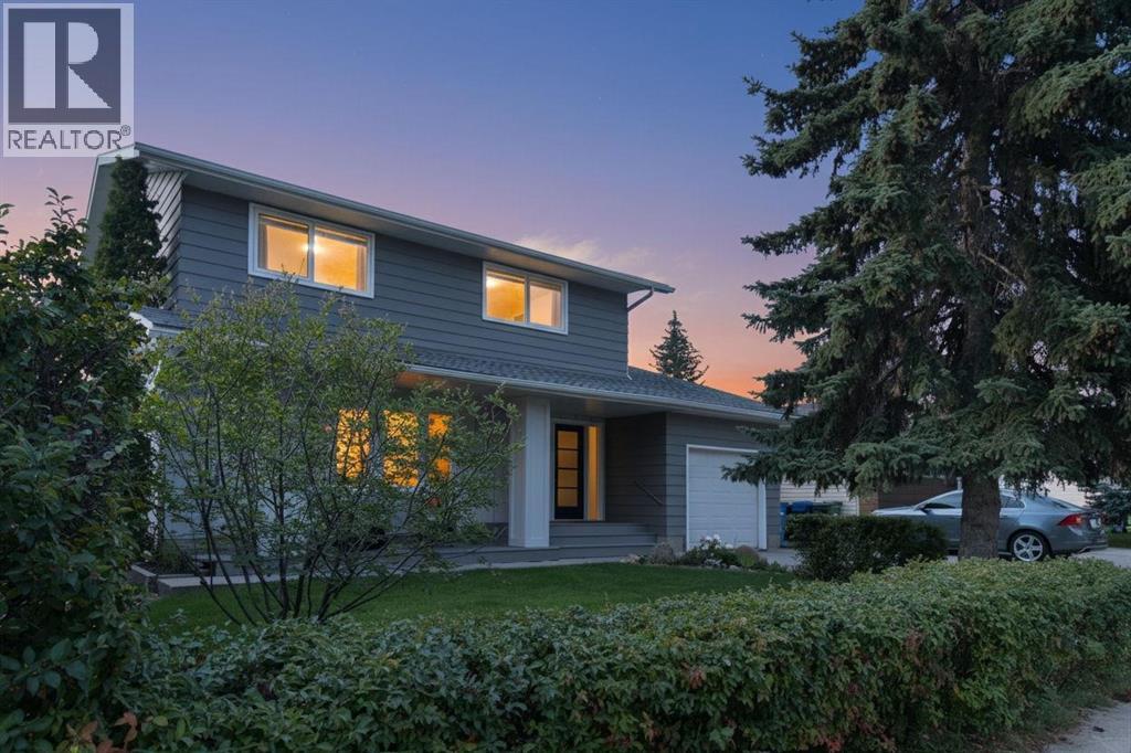 472 Cedarille Crescent Sw, Calgary, Alberta  T2W 2H7 - Photo 1 - A2250015