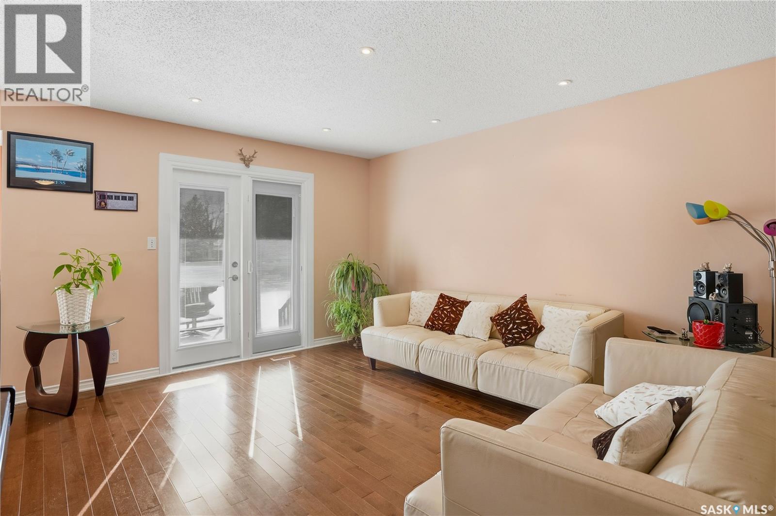 882 Samuels Crescent N, Regina, Saskatchewan  S4X 2A5 - Photo 4 - SK020502