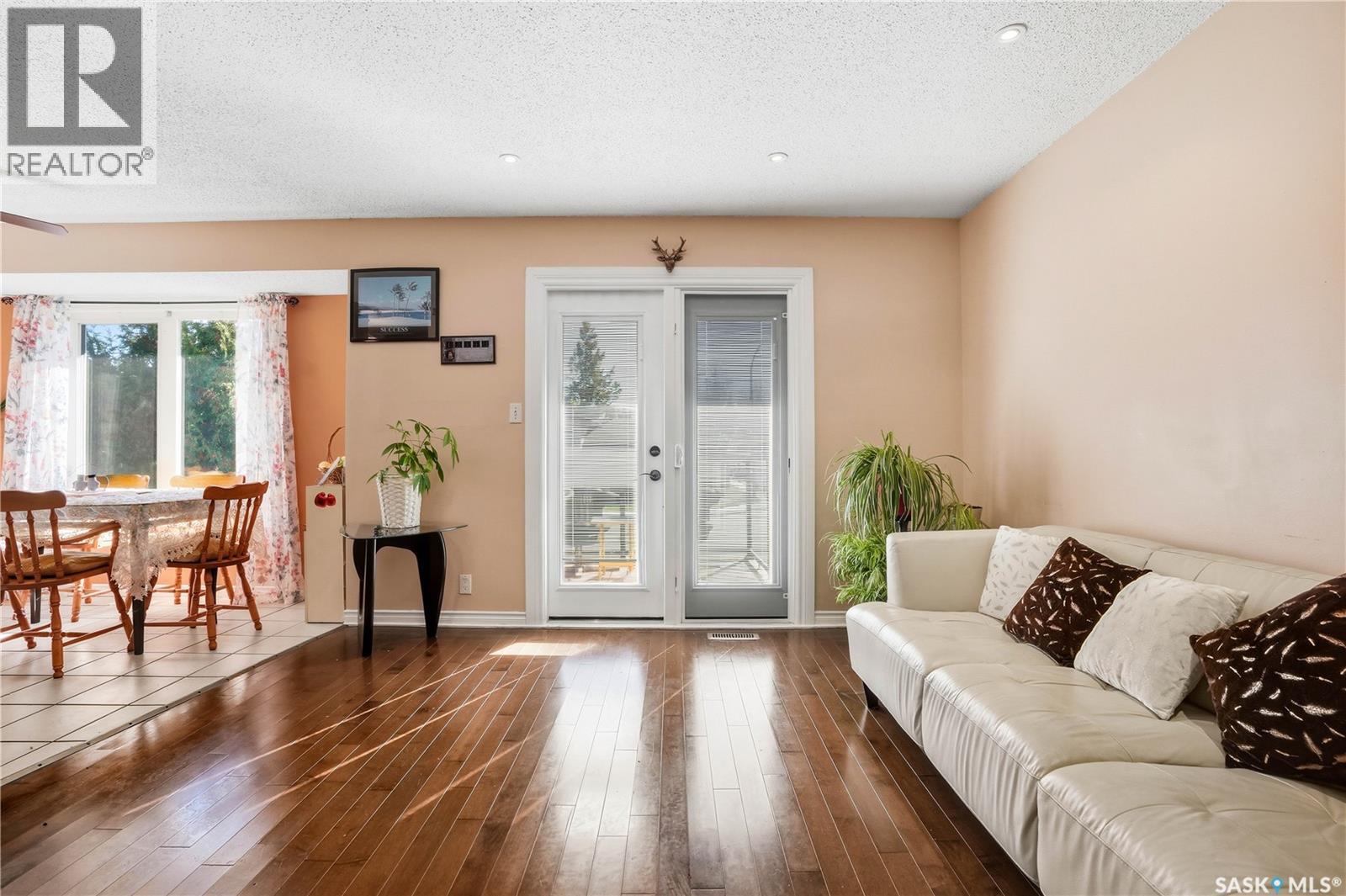 882 Samuels Crescent N, Regina, Saskatchewan  S4X 2A5 - Photo 5 - SK020502
