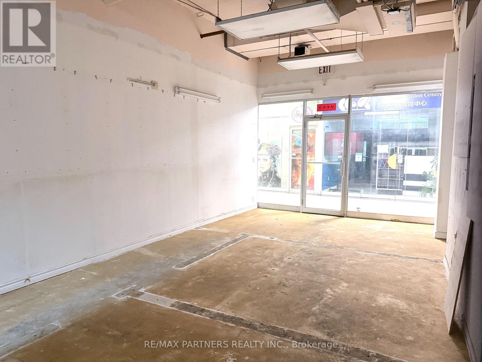 215 - 550 Highway 7 E, Richmond Hill, Ontario  L4B 3Z4 - Photo 4 - N12444492