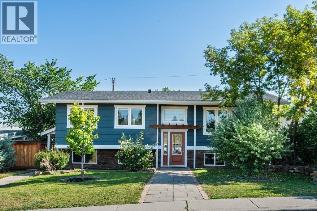 112 Selkirk Drive Sw, Calgary, Alberta  T2W 0M4 - Photo 1 - A2257935