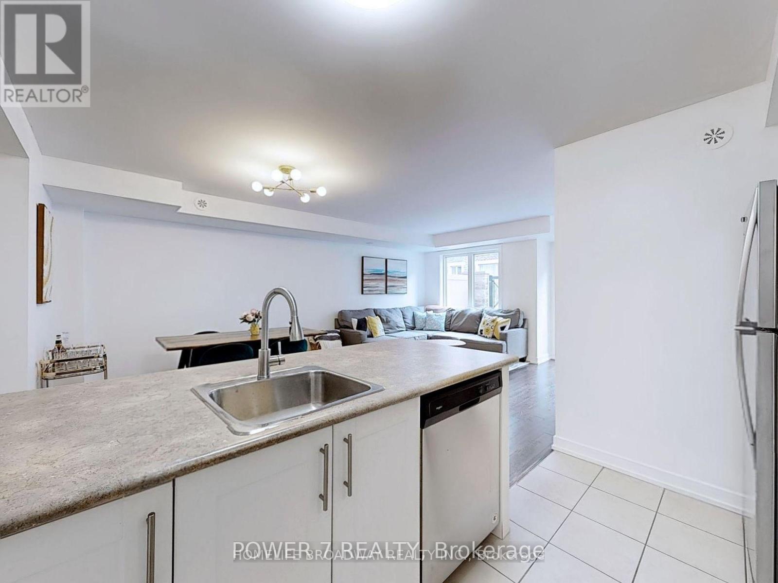 509 - 30 Dunsheath Way, Markham, Ontario  L6B 1N3 - Photo 10 - N12457056