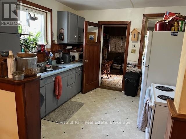213 Cook Street, Meaford, Ontario  N4L 1H2 - Photo 7 - X12457017