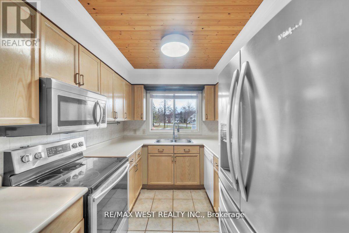 9 - 24 Laguna Parkway, Ramara, Ontario  L0K 1B0 - Photo 4 - S12456947