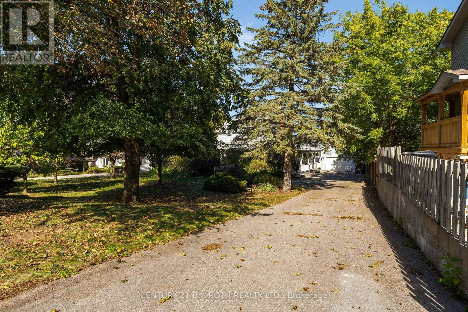 70 Baldwin Lane, Barrie, Ontario  L4N 2W3 - Photo 4 - S12457042