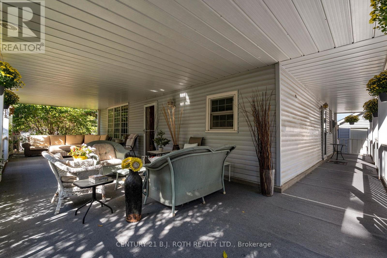 70 Baldwin Lane, Barrie, Ontario  L4N 2W3 - Photo 6 - S12457042