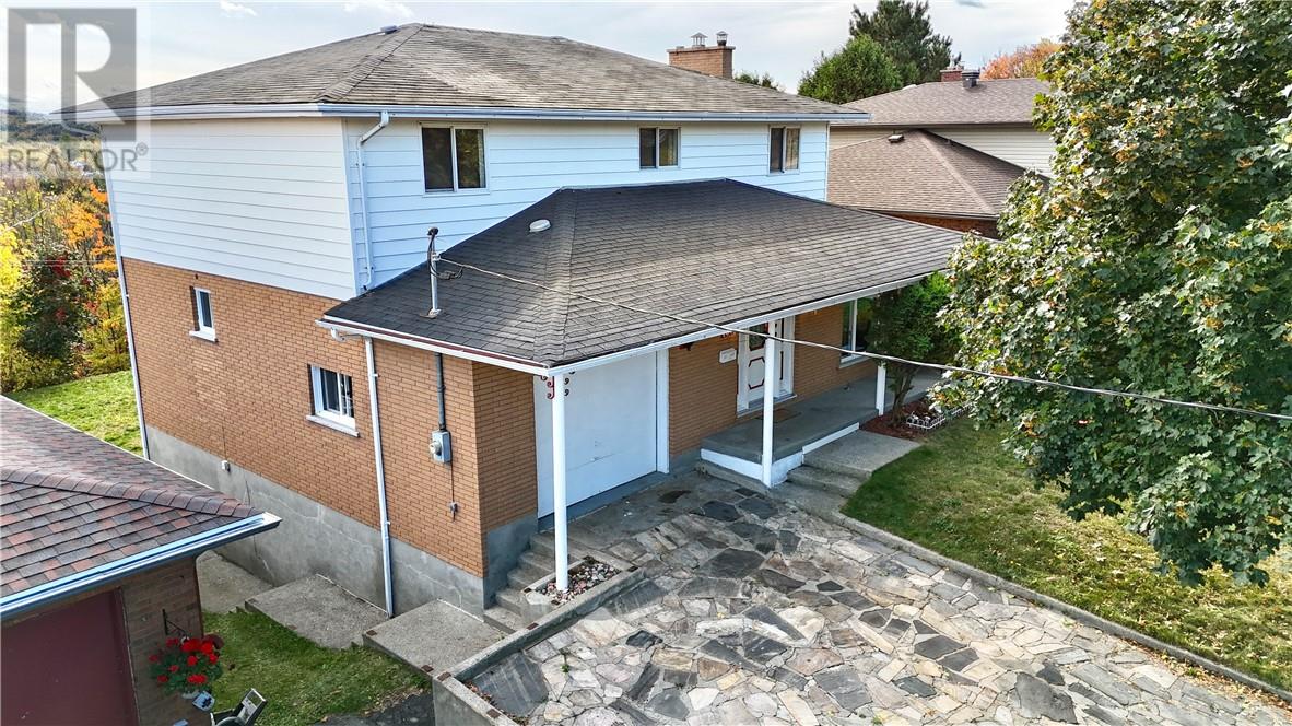 781 Grandview, Sudbury, Ontario  P3A 4Z8 - Photo 1 - 2125159