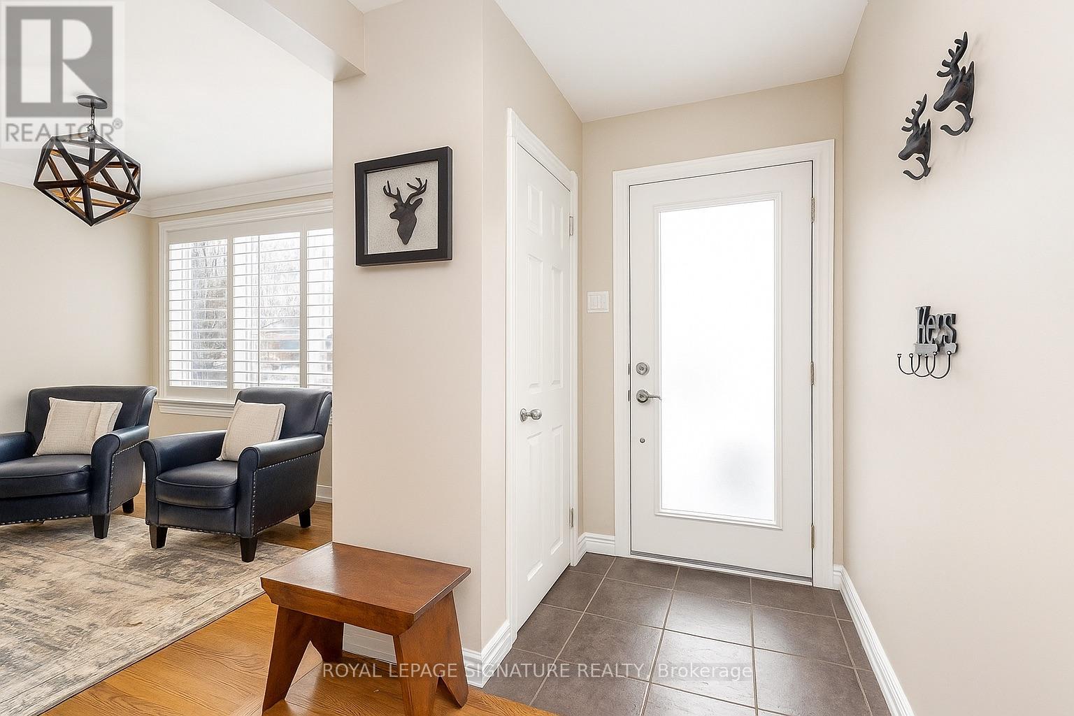 45 Crescent Road, Oakville, Ontario  L6K 1W3 - Photo 4 - W12456952
