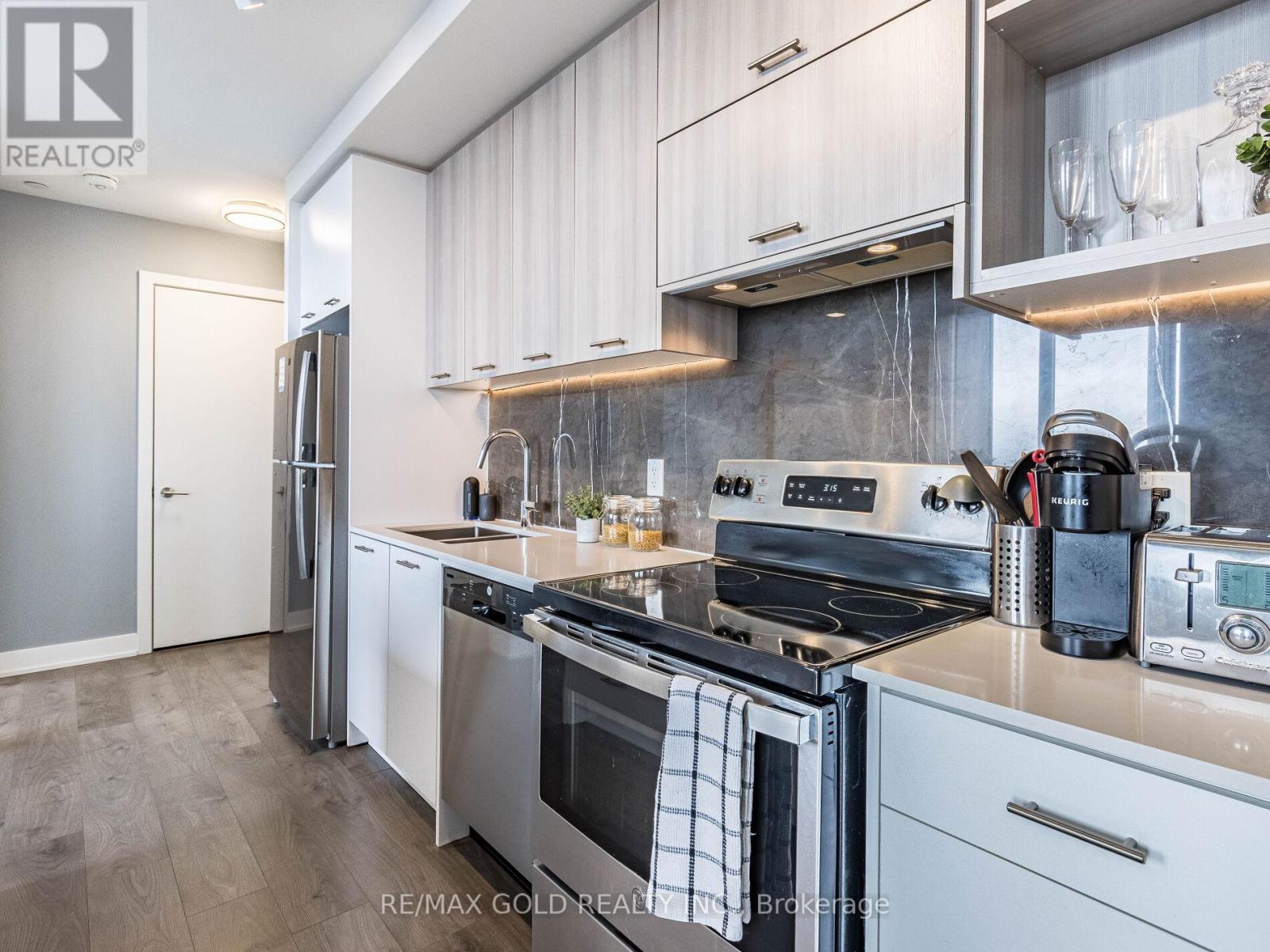 609 - 180 Veterans Drive, Brampton, Ontario  L7A 5G7 - Photo 13 - W12457002
