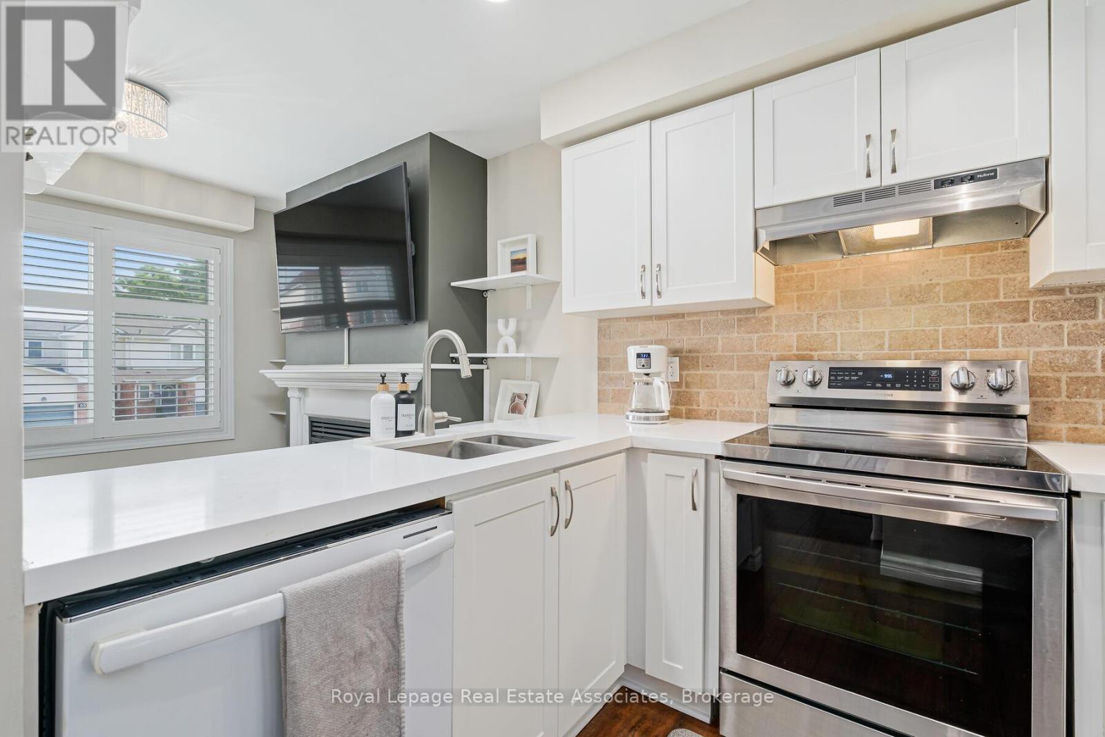 54 Wylie Circle, Halton Hills, Ontario  L7G 5L9 - Photo 19 - W12457013