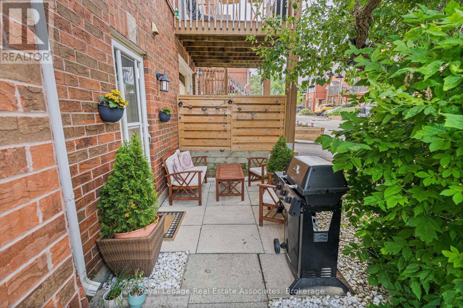 54 Wylie Circle, Halton Hills, Ontario  L7G 5L9 - Photo 4 - W12457013