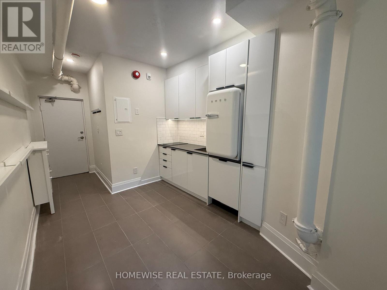 105 - 1 Triller Avenue, Toronto, Ontario  M6K 3B7 - Photo 2 - W12457041