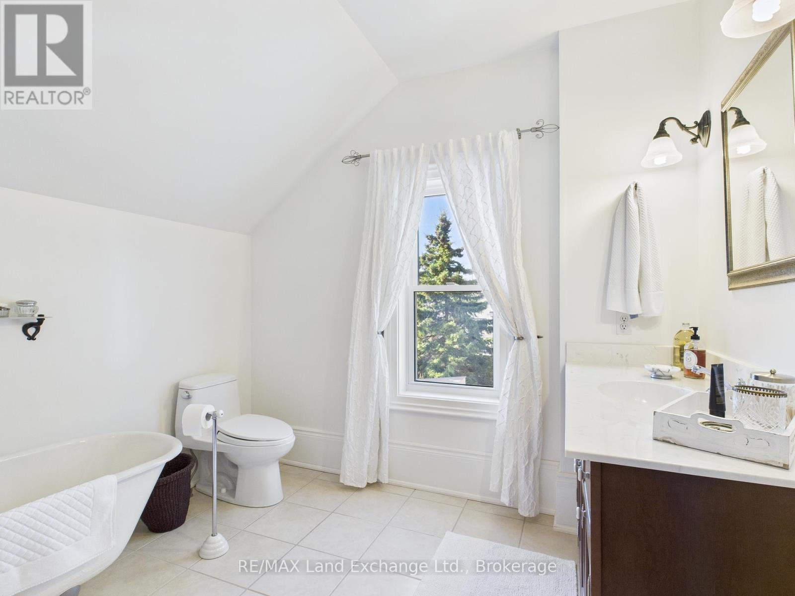 276 Durham Street, Kincardine, Ontario  N2Z 2X9 - Photo 18 - X12457062