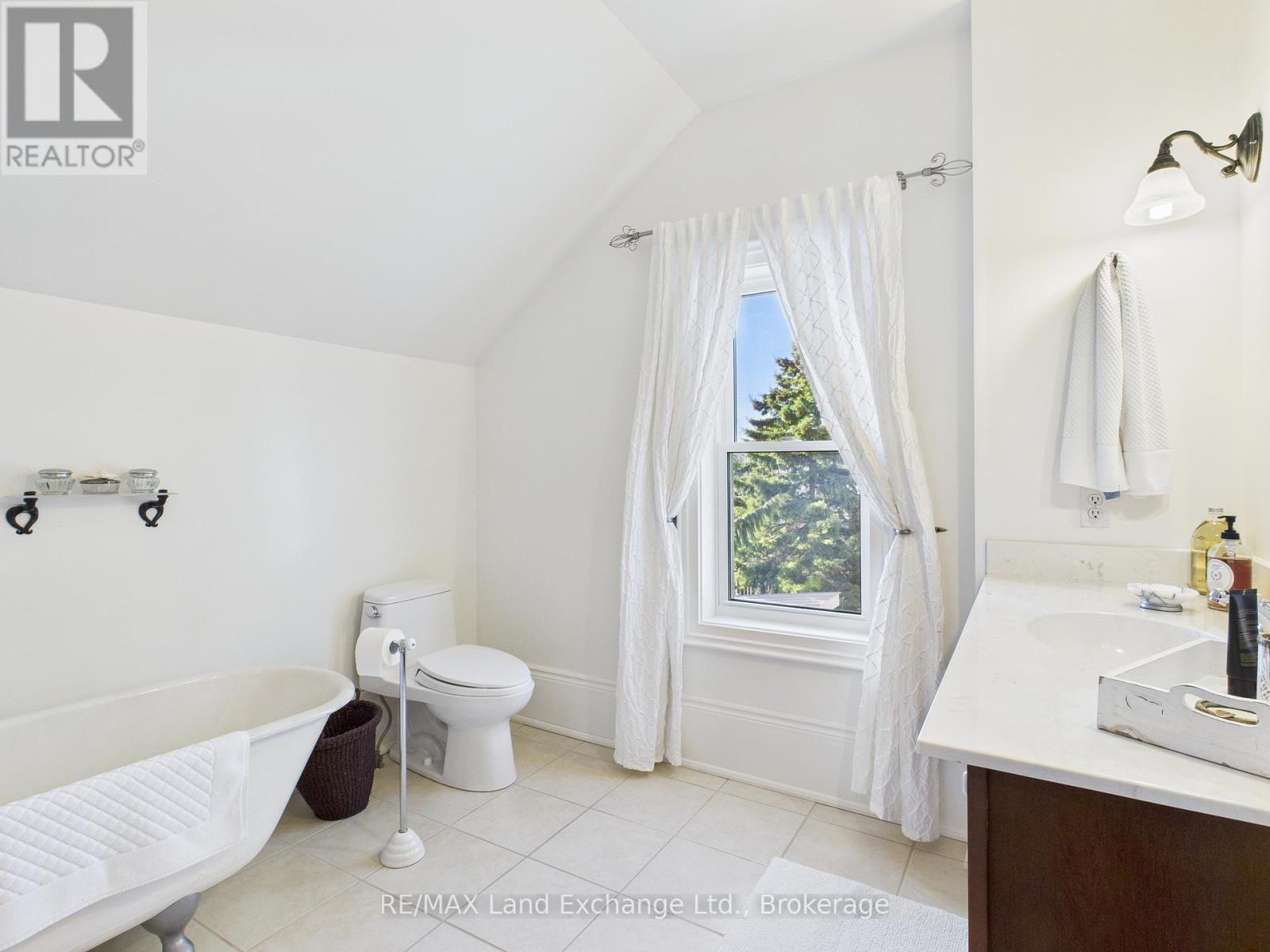 276 Durham Street, Kincardine, Ontario  N2Z 2X9 - Photo 27 - X12457062