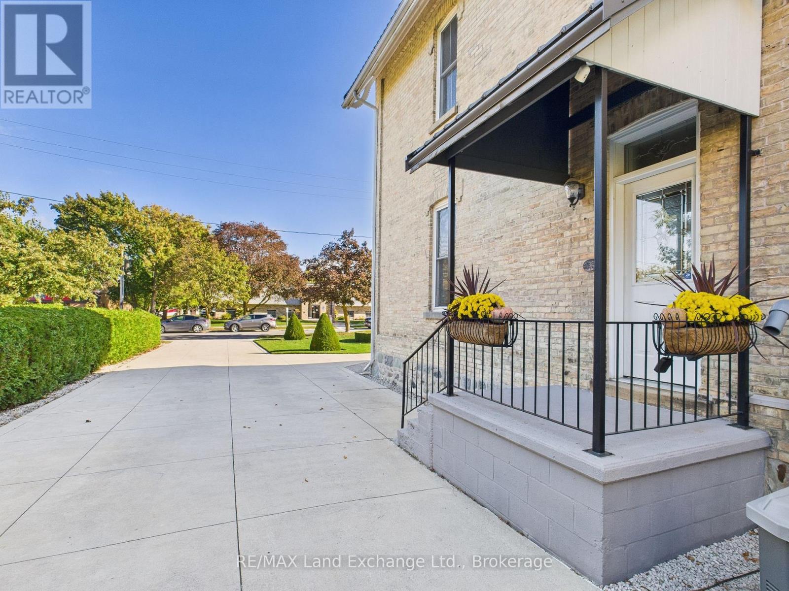 276 Durham Street, Kincardine, Ontario  N2Z 2X9 - Photo 38 - X12457062
