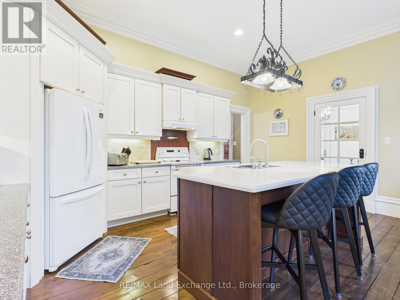 276 Durham Street, Kincardine, Ontario  N2Z 2X9 - Photo 6 - X12457062