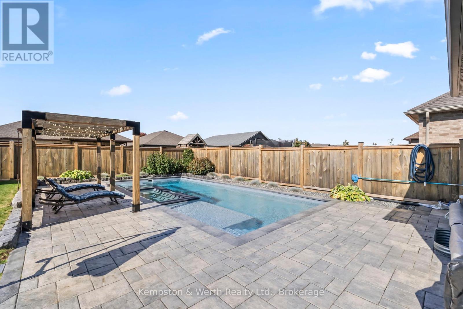 86 Forbes Crescent, North Perth, Ontario  N4W 0B8 - Photo 39 - X12457066