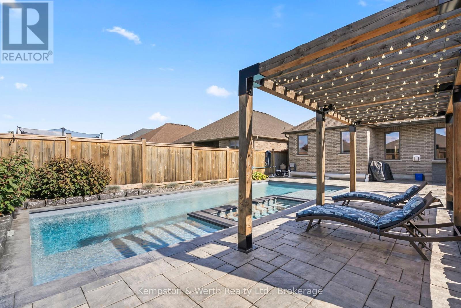 86 Forbes Crescent, North Perth, Ontario  N4W 0B8 - Photo 42 - X12457066